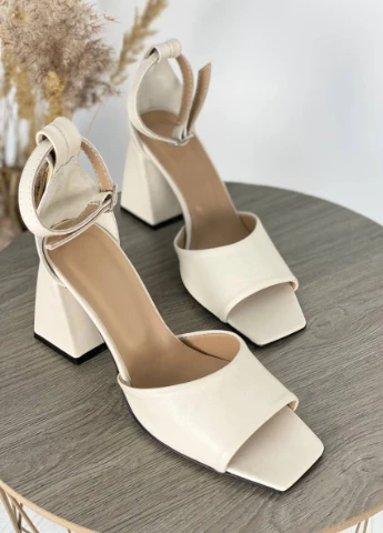 Молочные босоножки shoesband Brand без застежки