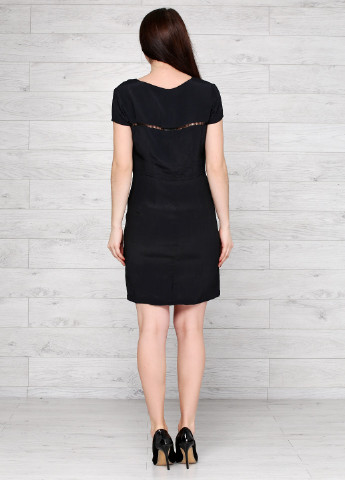 Черное кэжуал платье с коротким рукавом Minus