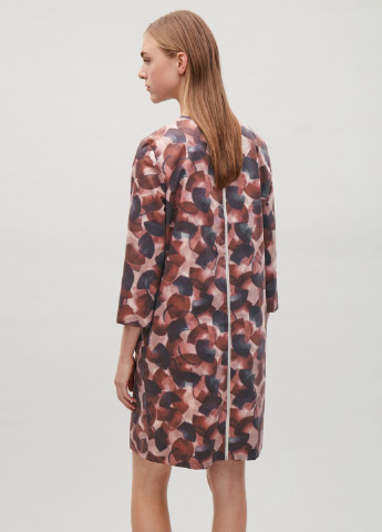 Бордовое кэжуал платье Cos с абстрактным узором