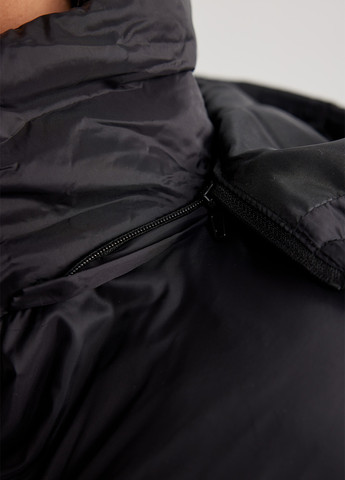 Черная демисезонная куртка DeFacto