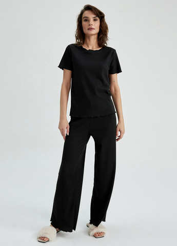 Черная всесезон пижама (футболка, брюки) футболка + брюки DeFacto