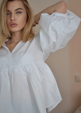 Белая демисезонная блуза Mona More