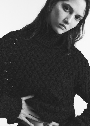 Чорний зимовий светр H&M