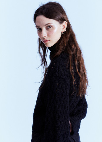 Чорний зимовий светр H&M