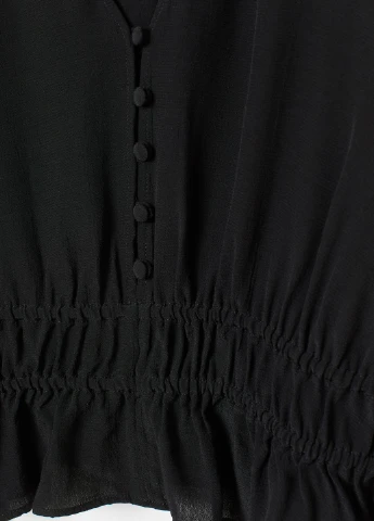 Чёрная блузка с треугольным вырезом H&M