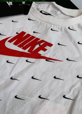 Черно-белый костюм Nike