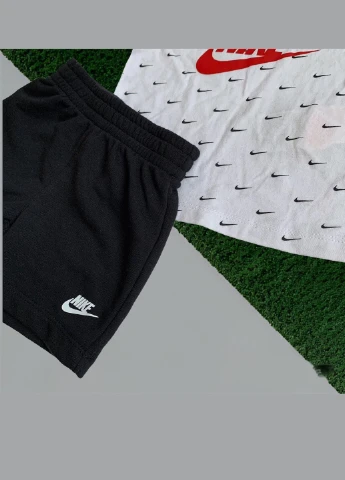 Черно-белый костюм Nike