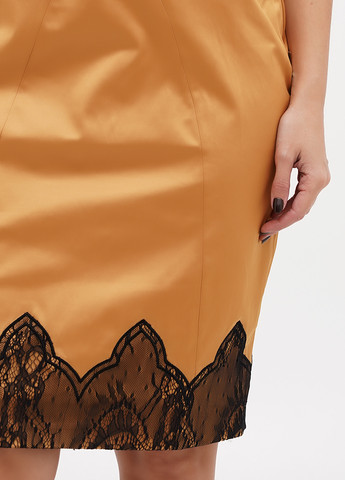 Гірчична кежуал, коктейльна сукня силуетна Sassofono однотонна