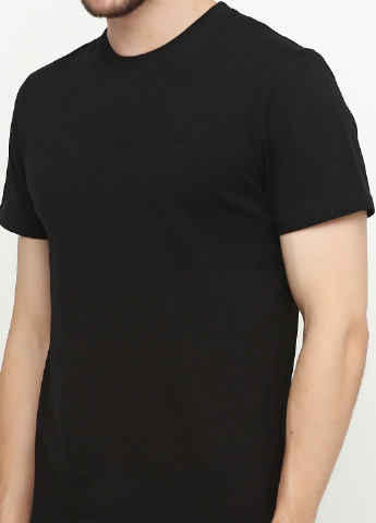 Черная футболка Manatki