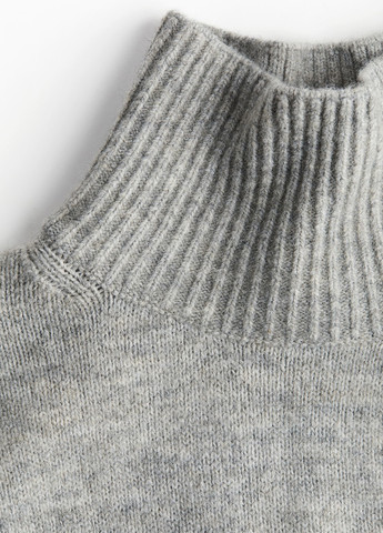 Серый зимний свитер джемпер H&M