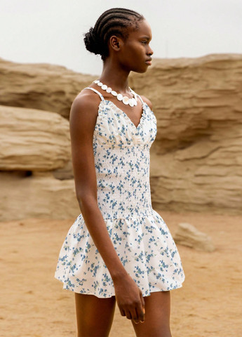 Белое праздничный, кэжуал платье с открытыми плечами, клеш SHEIN с цветочным принтом