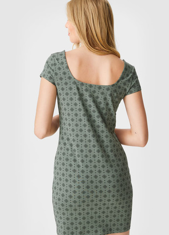 Оливковое (хаки) кэжуал платье платье-футболка C&A с цветочным принтом