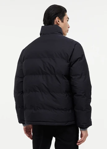 Черная демисезонная куртка H&M