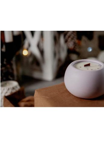ЕКО свічка із зимовим декором "Лілова куля". 9-10 годин горіння. Колекція "Святкові" BeautlyMaysternya (256244914)