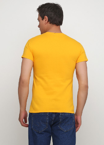 Желтая летняя футболка Blue 84