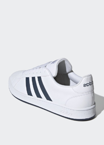 Білі кросівки adidas