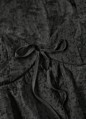 Чёрная блуза с баской SHEIN