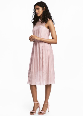 Светло-розовое коктейльное платье плиссированное H&M однотонное