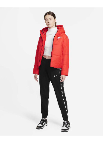Красная зимняя куртка Nike