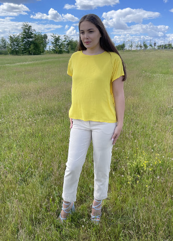 Желтая летняя футболка Vovk