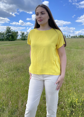 Желтая летняя футболка Vovk