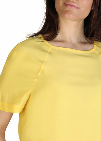 Желтая летняя футболка Tommy Hilfiger