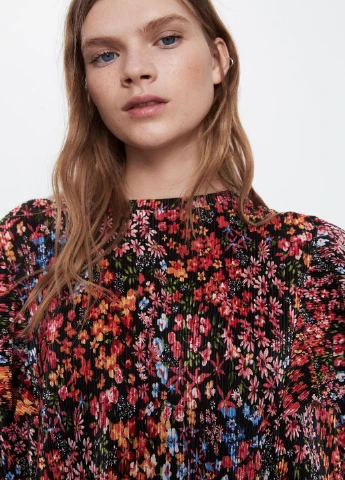 Черное кэжуал платье Zara с цветочным принтом