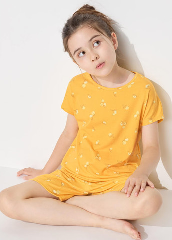 Жовтий демісезонний костюм (футболка, шорти) з шортами Uniqlo