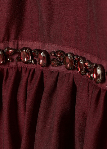 Бордовое коктейльное платье с открытыми плечами H&M однотонное