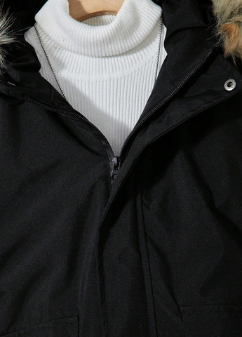 Чорна зимня куртка SHEIN