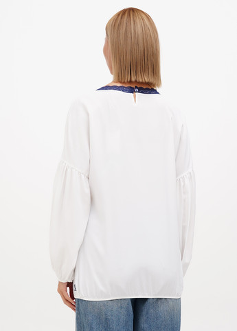Молочная блуза Sassofono