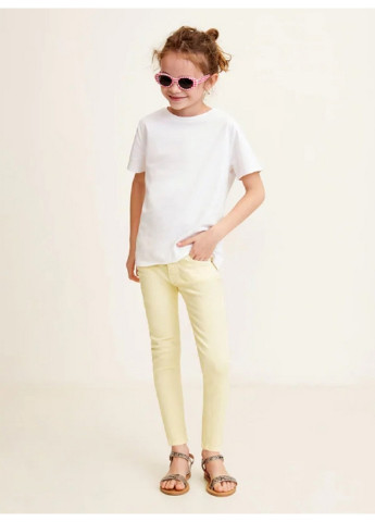 Желтые демисезонные джинсы для девочки Mango