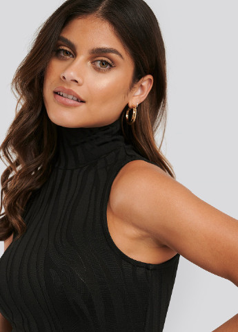 Чёрная блуза NA-KD