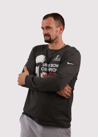 Темно-серый демисезонный спортивный лонгслив Nike с надписями