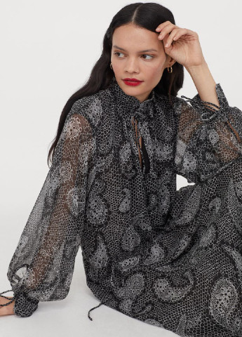 Черное платье H&M однотонное