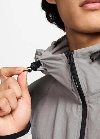 Бежевая демисезонная ветровка Nike Tech Woven Grey