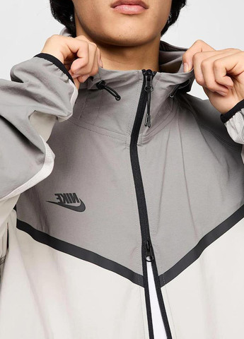 Бежевая демисезонная ветровка Nike Tech Woven Grey