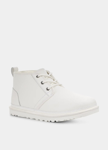 Белые зимние ботинки UGG