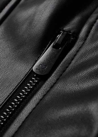 Черная демисезонная куртка C&A