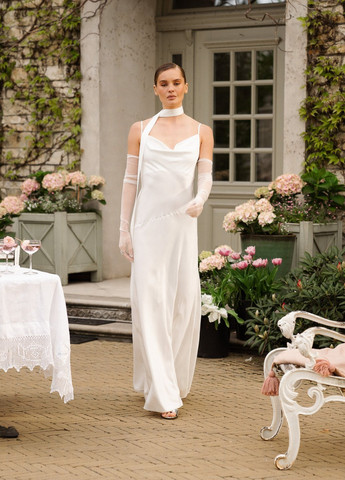 Молочное праздничный платье платье-комбинация, с открытой спиной Gepur однотонное