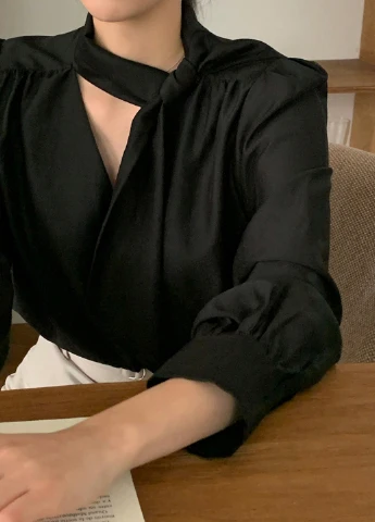 Чорна блуза SHEIN