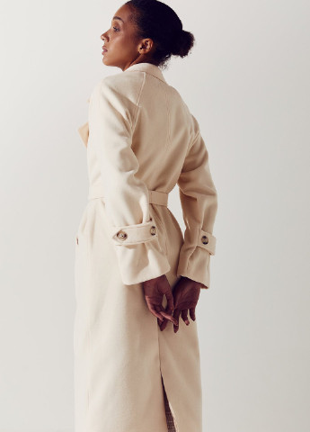 Светло-бежевое демисезонное Двубортное кремовое пальто Gepur