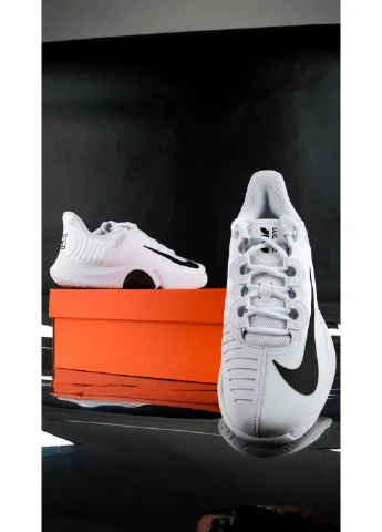 Белые демисезонные кроссовки court air zoom gp turbo Nike