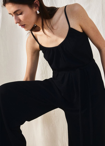 Комбинезон H&M комбинезон-брюки однотонный чёрный кэжуал полиэстер