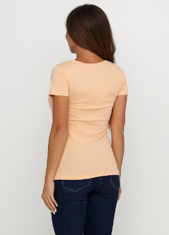 Персиковая летняя футболка Colours