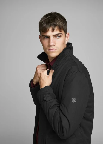 Чорна демісезонна куртка Jack & Jones