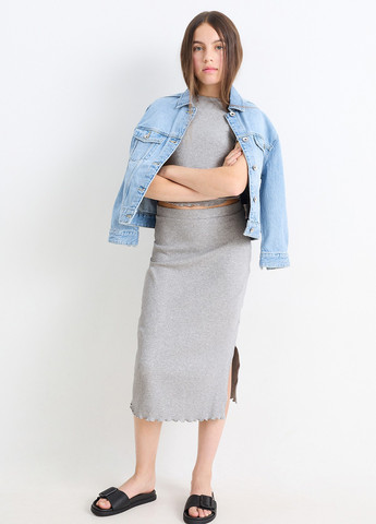 Світло-сірий літній костюм (спідниця, футболка) C&A