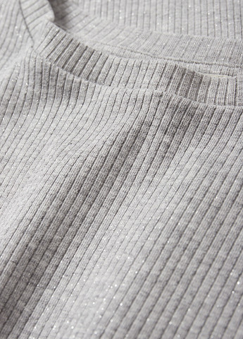 Світло-сірий літній костюм (спідниця, футболка) C&A