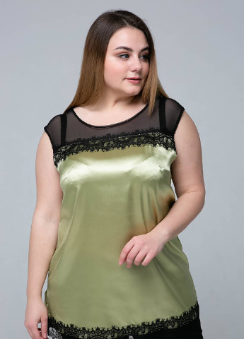 Оливкова літня атласна блуза з мереживом тоні оливкова Tatiana