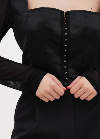 Чёрная блуза PrettyLittleThing